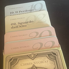 Carte del Protocollo Stoico disposte a ventaglio, dettaglio degli esercizi